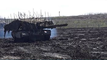 Zmieniają taktykę na froncie. Wszystko przez "czołgi-jeże"