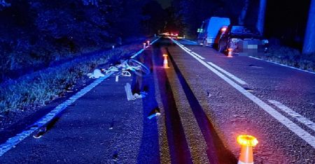 BMW staranowało rowerzystę. Cyklista jechał w nocy bez świateł
