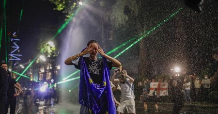"Ustawa rosyjska". W Gruzji użyto armatek wodnych wobec protestujących