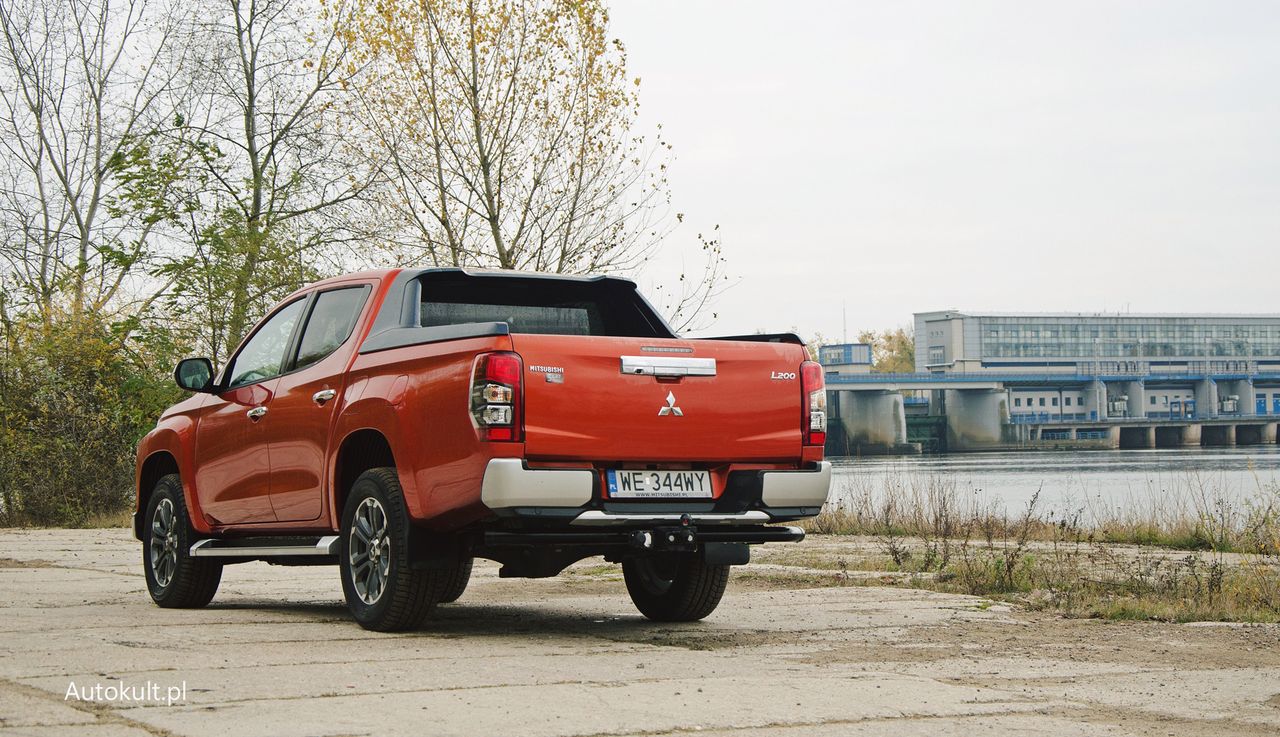 Mitsubishi L200 to porządne auto, zwłaszcza po liftingu, ale czy warte swojej ceny? Myślę, że jeśli te elementy, którymi przewyższa konkurentów są dla ciebie istotne, to tak.