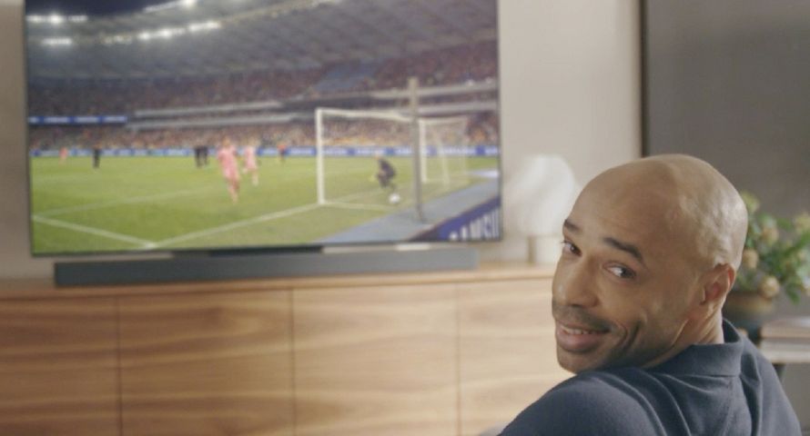 Samsung z Thierrym Henrym promuje telewizory. Kampania w 25 krajach