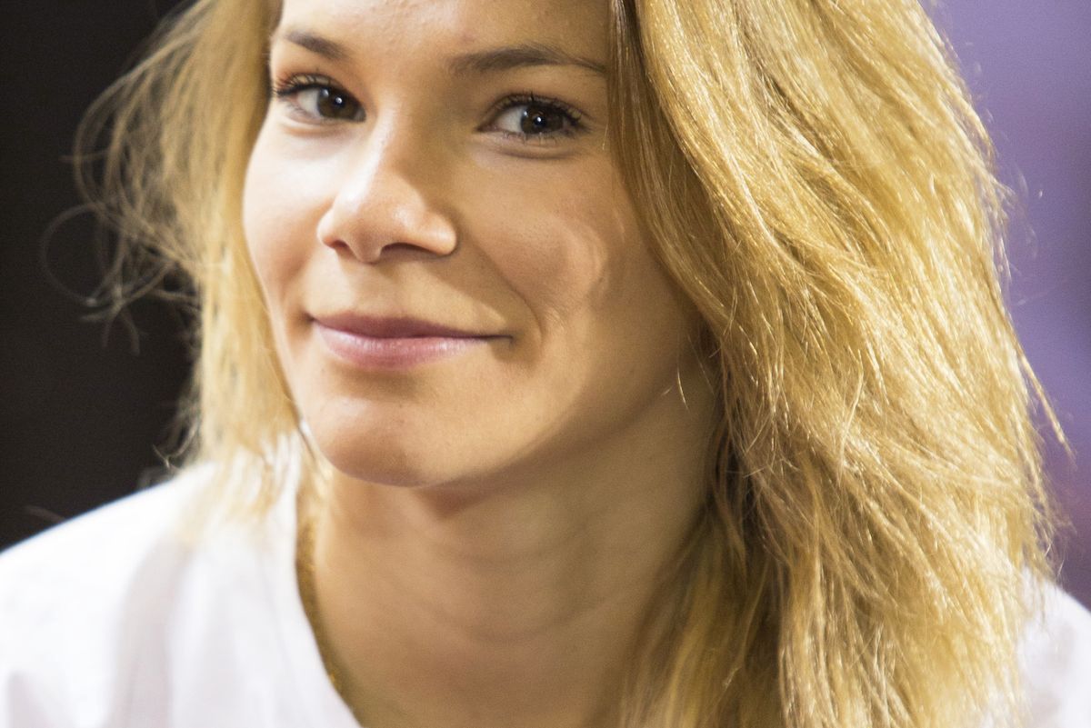 Maja Bohosiewicz w kostiumie pozuje z Piotrem Czajkowskim