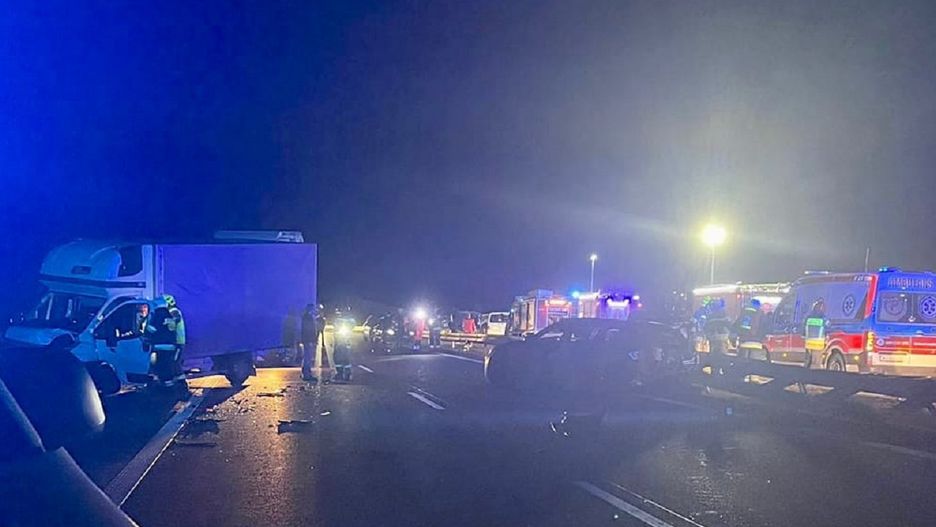 Poważny karambol na A2. Siedem osób rannych