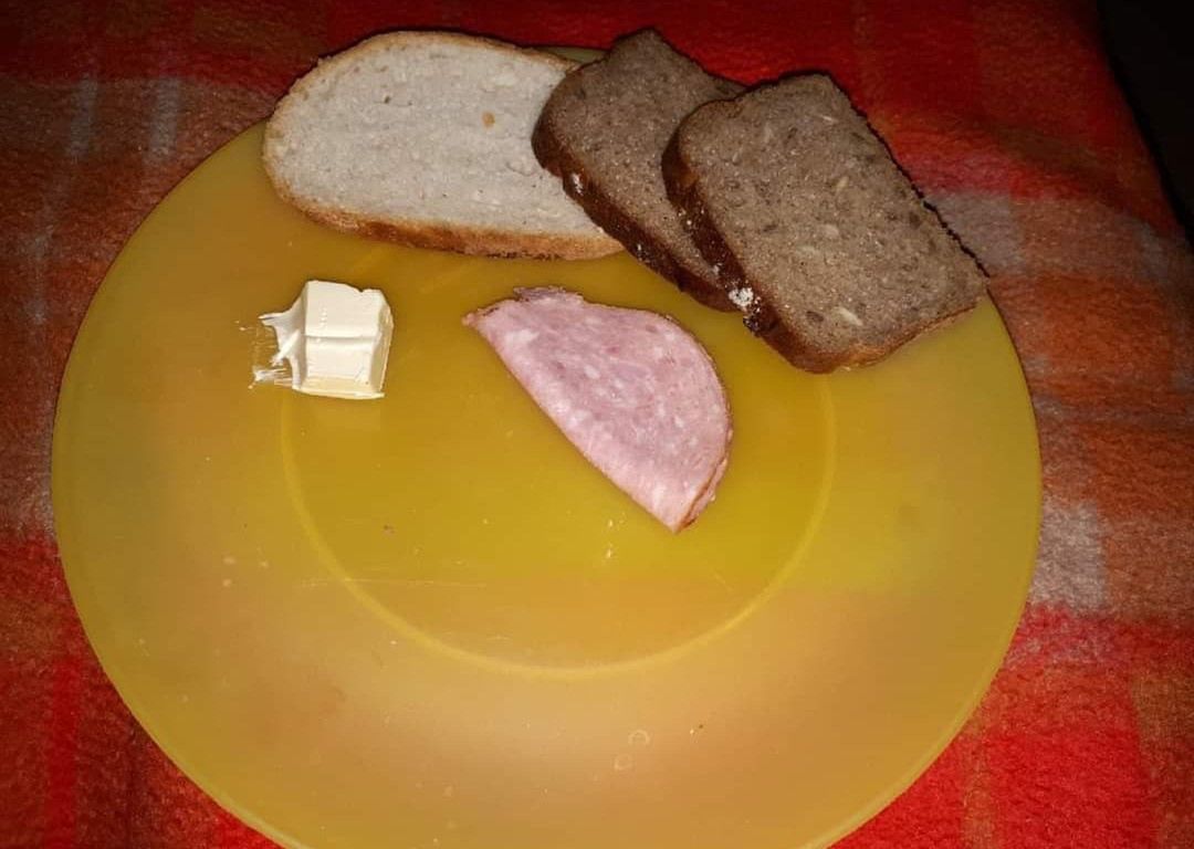 Margaryna, pieczywo i przetworzone wyroby mięsne - to dostają pacjenci