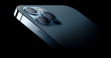 Peryskopowe obiektywy mogą pojawić się w iPhonach dopiero w 2023 roku