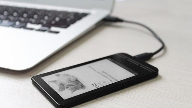 InkCase Plus - miniczytnik obudową do smartfona. Po co nam Kindle? 1