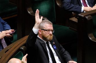 Niespodzianki w sejmowej komisji dyskutującej o bonie turystycznym. Braun alarmuje