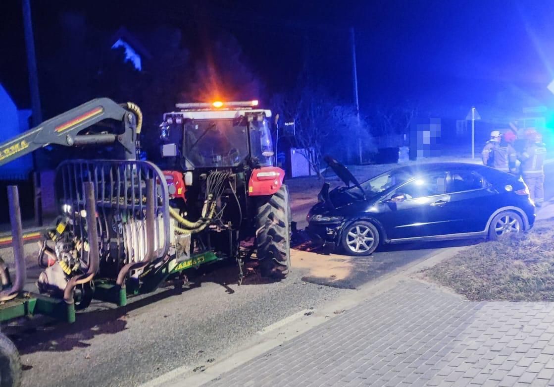 Lubelskie: Wsiadł pijany za kierownicę hondy. Zderzył się z ciągnikiem