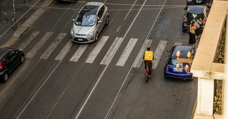 Zacznijmy mówić o tym głośno – zakupy drogeryjne z dostawą w 30 minut to game changer