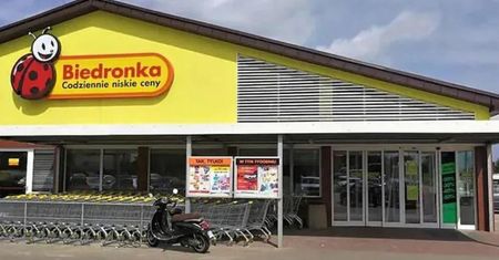 Tajemnicze komunikaty w sklepach Biedronki. Znamy przyczynę