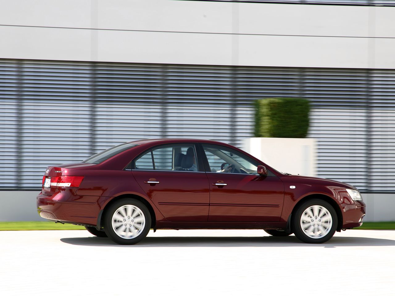 Używany Hyundai Sonata NF (2005-2010): dla szukających komfortu, niezawodności i nie przejmujących się marką