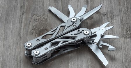 Multitool dla wymagających. Zmieścisz go w kieszeni lub portfelu
