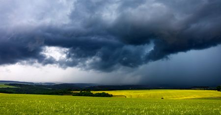 Gdzie jest burza? Ostrzeżenie dla Wrocławia. Może spaść grad