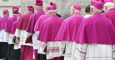 "Deprawujące zapisy". Episkopat krytykuje nowy przedmiot