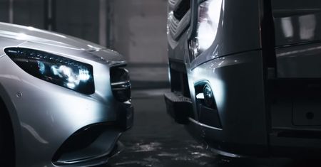 Mercedes S 63 AMG i Actros uprawiają seks w oficjalnej reklamie Vito