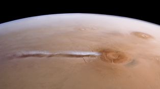 Chmura nad Arsia Mons ma 1800 km. Naukowcy wskazują nowy proces