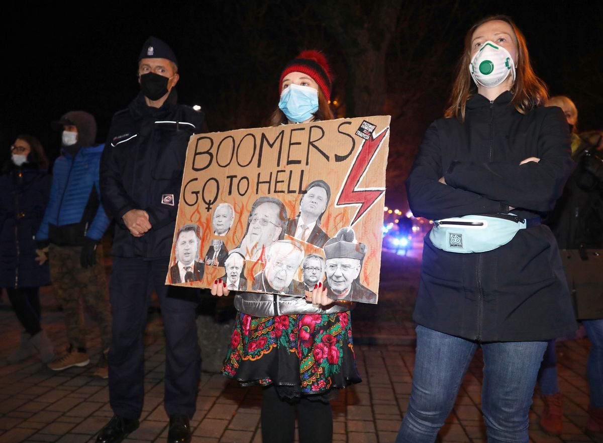 Strajk Kobiet w Krakowie. Błyskawiczna akcja policji i wstrzymane manifestacje