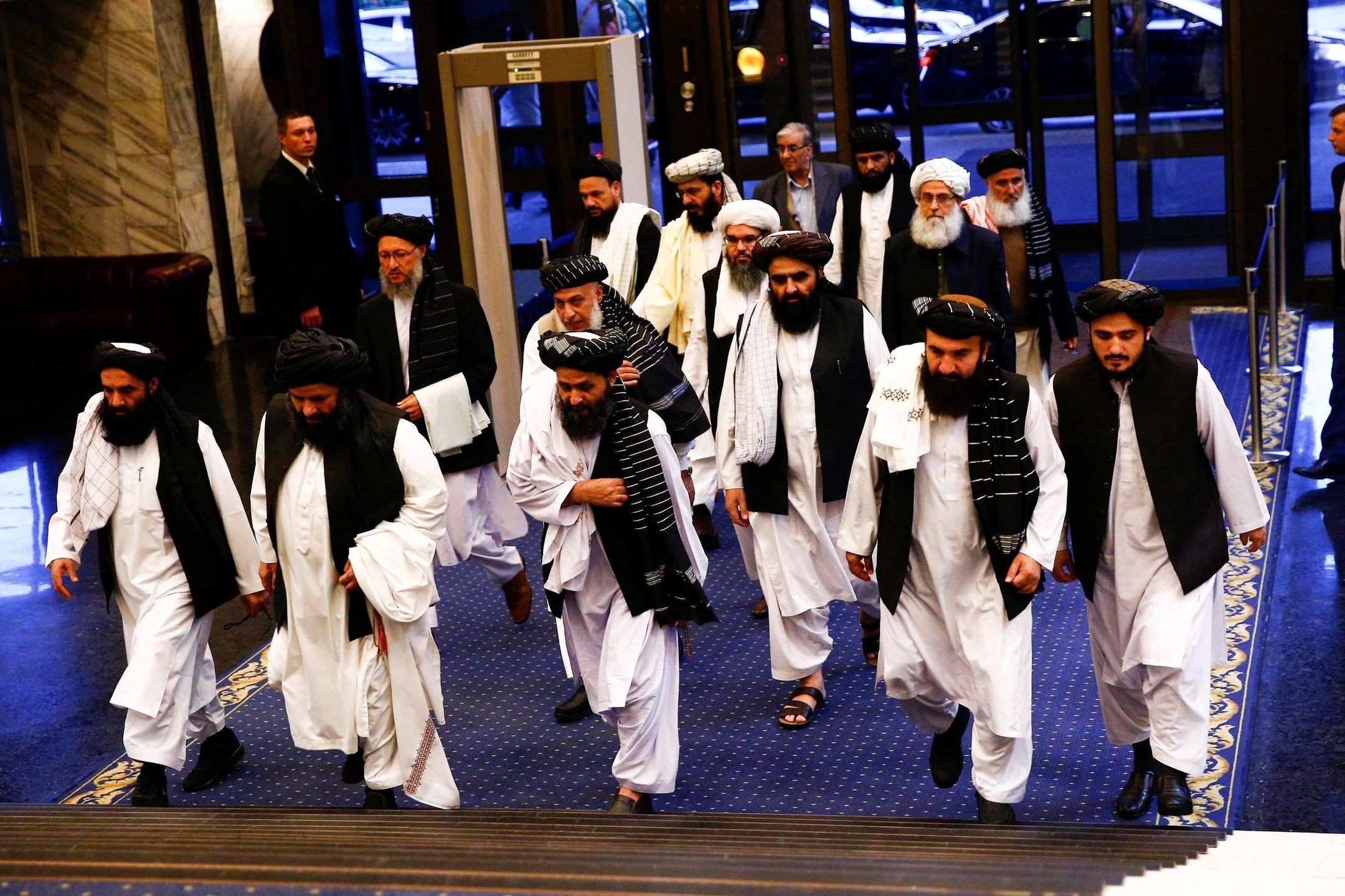 Afghan talks with Taliban in MoscowMOSCOW, RUSSIA - MAY 29: Representatives of Taliban led by Mullah Abdul Ghani Baradar attend a meeting with a political group, under the presidency of Former President of Afghanistan Hamid Karzai, within peace talks marking a century of diplomatic relations between Afghanistan and Russia on May 29, 2019 in Moscow, Russia. On May 28-29 Russia and Afghanistan celebrate the centenary of relations between the two countries. This year, Moscow organized an informal meeting between different Afghan parties aiming at to push the peace process forward. Sefa Karacan / Anadolu Agency/ABACAPRESS.COM 
Dostawca: PAP/AbacaAA/ABACA   Afghan talks with Taliban in Moscow, Afganistan, pokojowe, polityka, Rosja, rozmowy, Talibowie