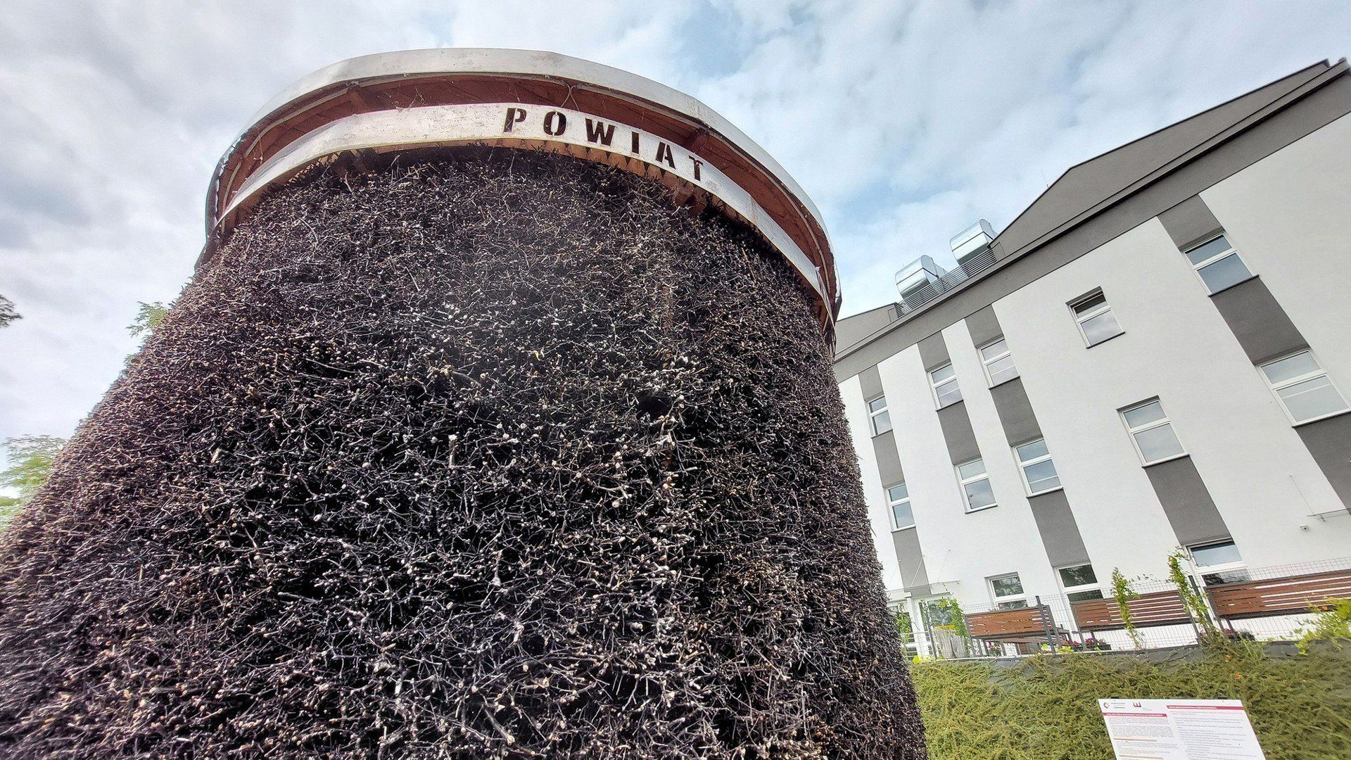 Tężnie przy Powiatowym Centrum Zdrowia we Włocławku