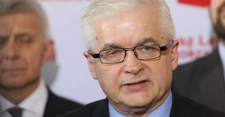 Były premier ostro o działaniach prezydenta. "Intelektualnie bezsensowne"