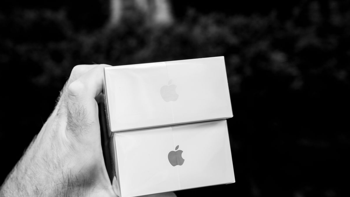 Pracownicy marketingu zostali ukarani za publikowanie postów z iPhone'a. (depositphotos)