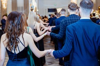 Studniówka droga jak wesele. Tyle kosztuje "talerzyk"