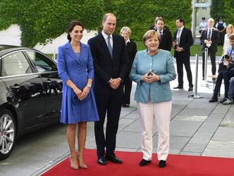 Angela Merkel wita Kate i Williama w Berlinie (ZDJĘCIA)