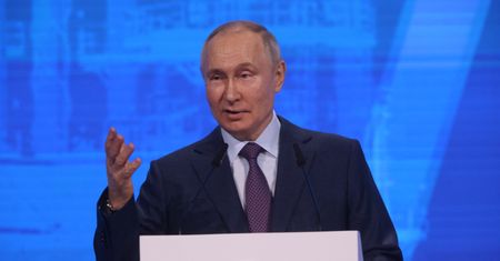 Słaby rubel potęguje problemy Rosji. Ale Putin ma powód, by go nie umacniać