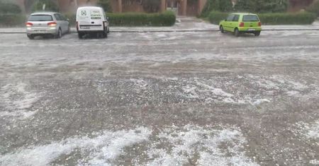 Potężna nawałnica w Jeleniej Górze. Przerażające nagranie 17-latka