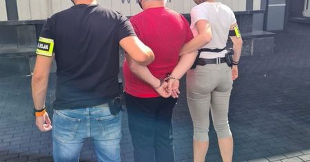 Wyłudzenia podatku VAT i pranie pieniędzy. Policja zatrzymała 2 mężczyzn