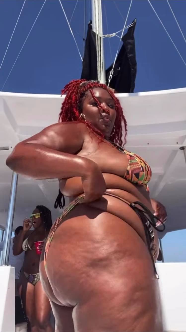 Lizzo twerkuje na jachcie
