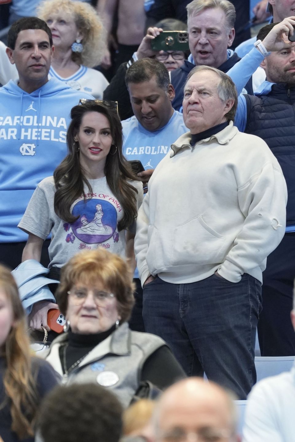  Bill Belichick i Jordon Hudson podczas meczu