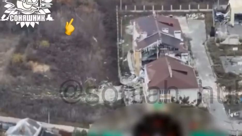 Bomba AASM Hammer tuż przed trafieniem w cel w obwodzie kurskim.