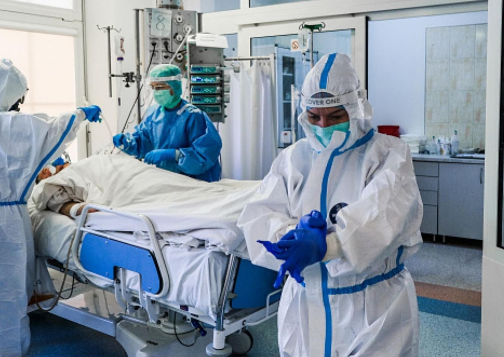 Koronawirus. Ostre poprzeczne zapalenie rdzenia kręgowego nowym powikłaniem COVID-19. Prof. Rejdak: &quot;może wiązać się z ciężkim kalectwem&quot;