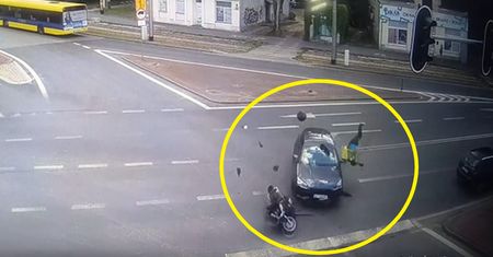 Motocyklista aż wyleciał w powietrze. Nagranie z Pabianic mrozi krew w żyłach