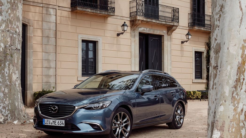 Mazda 6.
