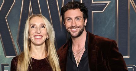 Kontrowersyjna para z Hollywood na premierze z córkami. Żona jest starsza o 23 lata