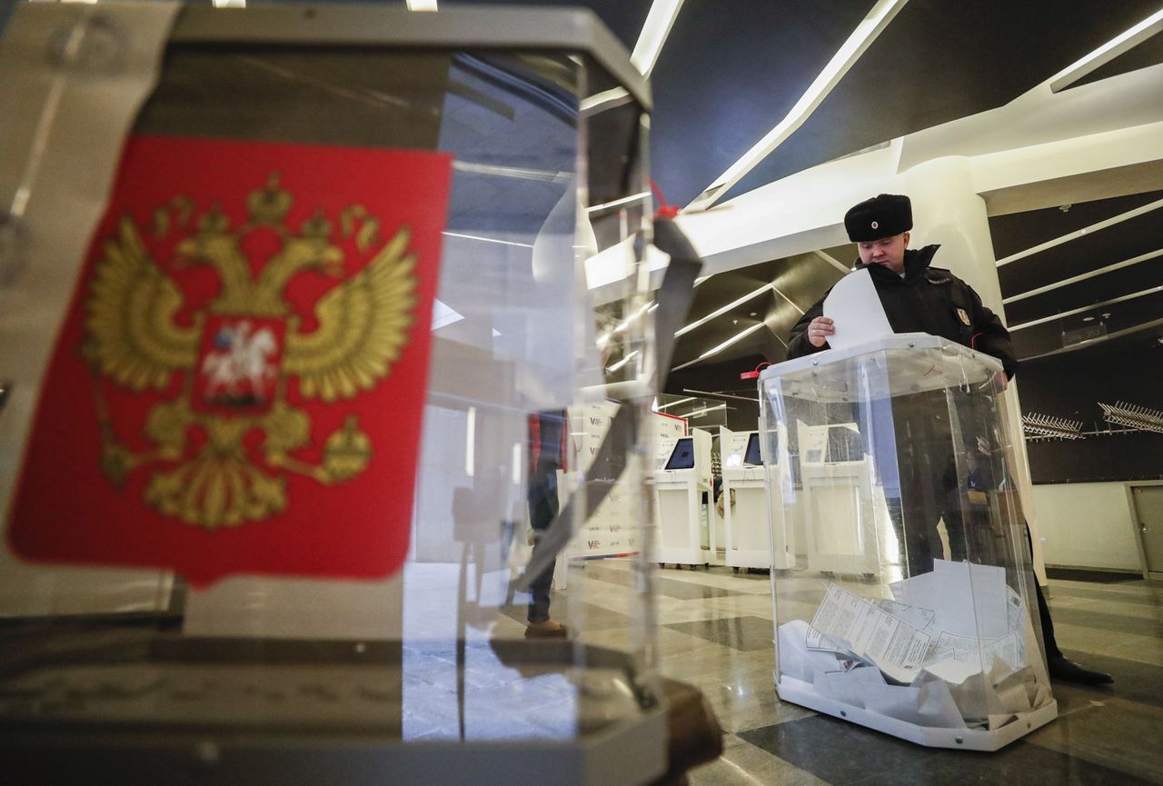 Estonian border checks intensify as Russians vote in presidential elections