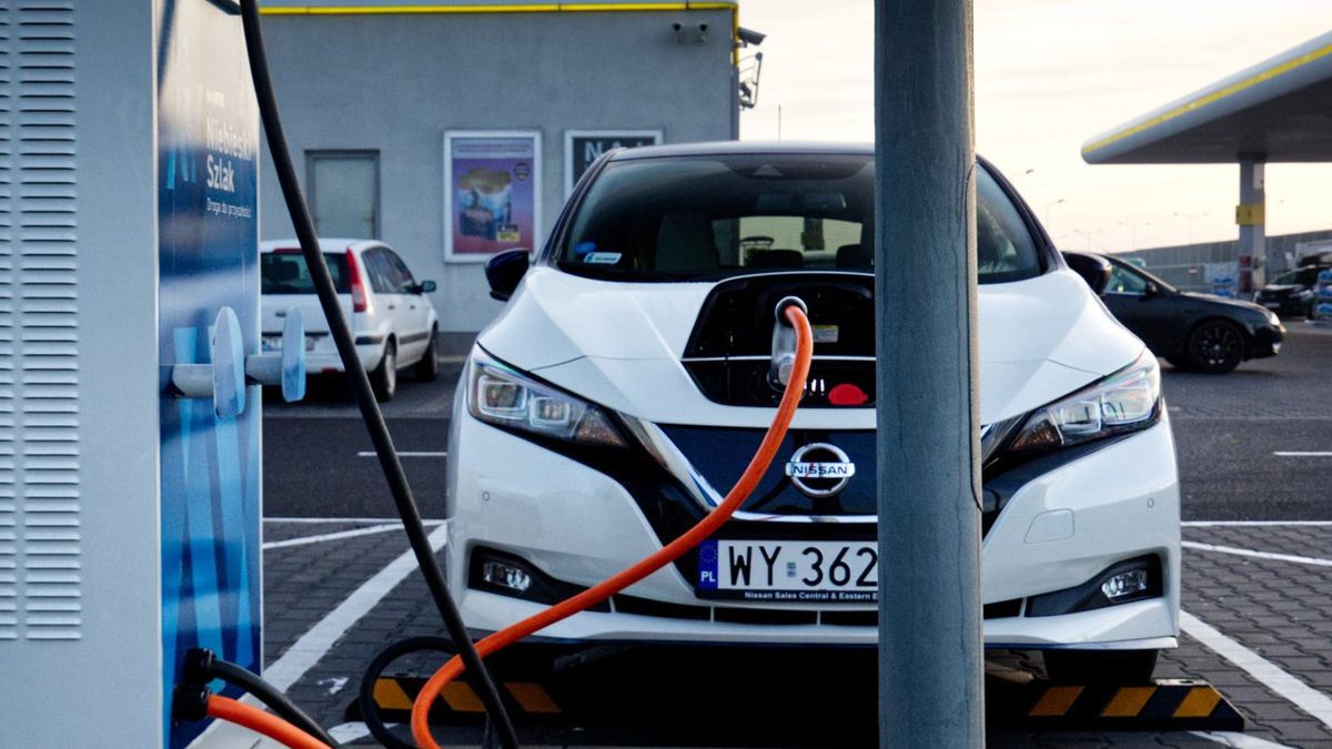 Nissan Leaf w promocyjnej wersji i po dopłacie będzie kosztował niewiele ponad 82 tys. zł