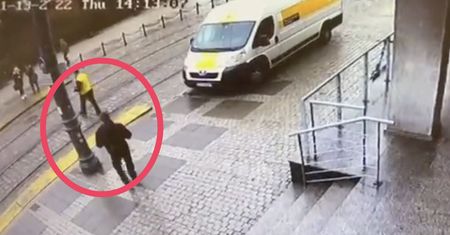 Zaatakował kuriera InPostu. Wbił mu w plecy igłę ze strzykawką