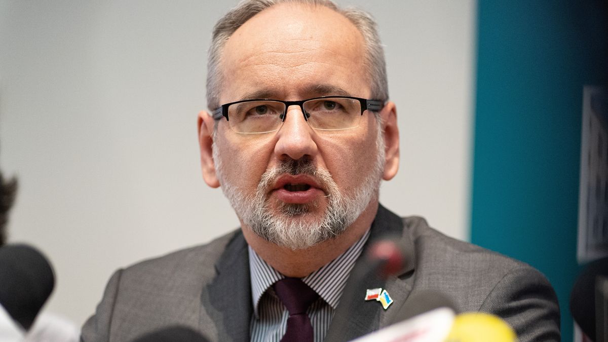 Lublin, 12.04.2022. Minister zdrowia Adam Niedzielski () podczas konferencji prasowej nt. pomocy świadczonej obywatelom Ukrainy na terenie Polski w Klinice Okulistyki Ogólnej SPSK w Lublinie, 12 bm. (kf) PAP/Karol Zienkiewicz