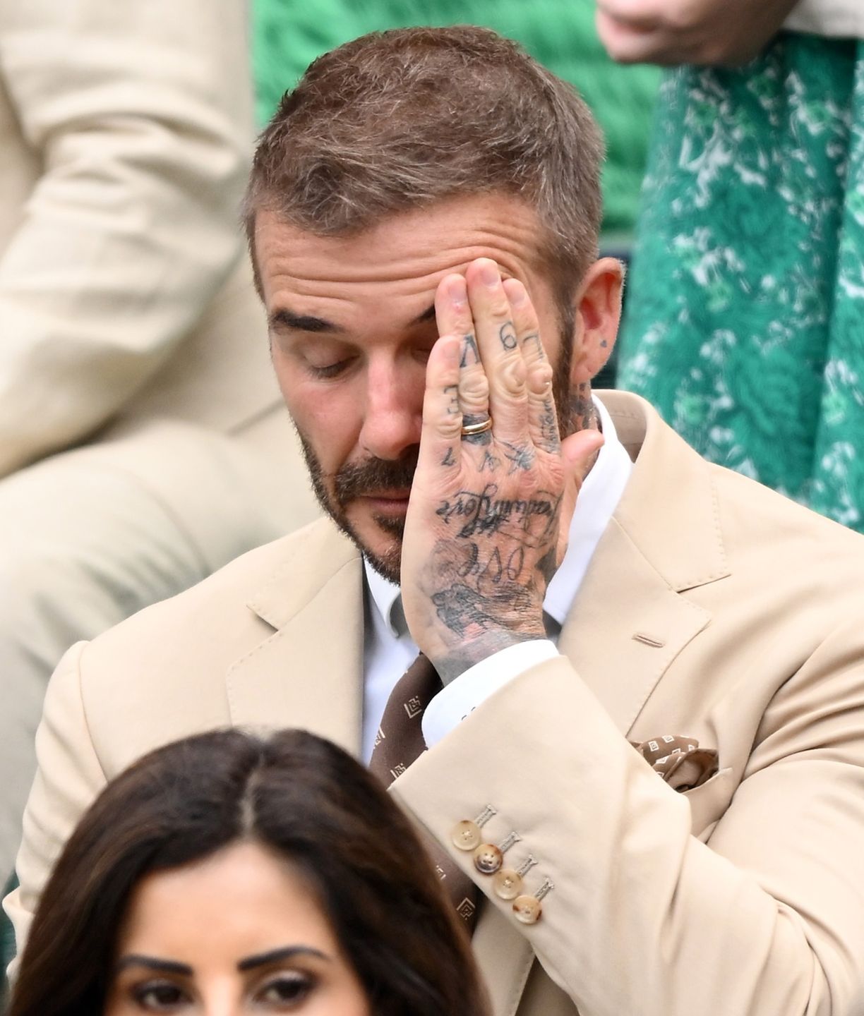 Niewyspany David Beckham podziwia Igę Świątek z trybun królewskich na Wimbledonie