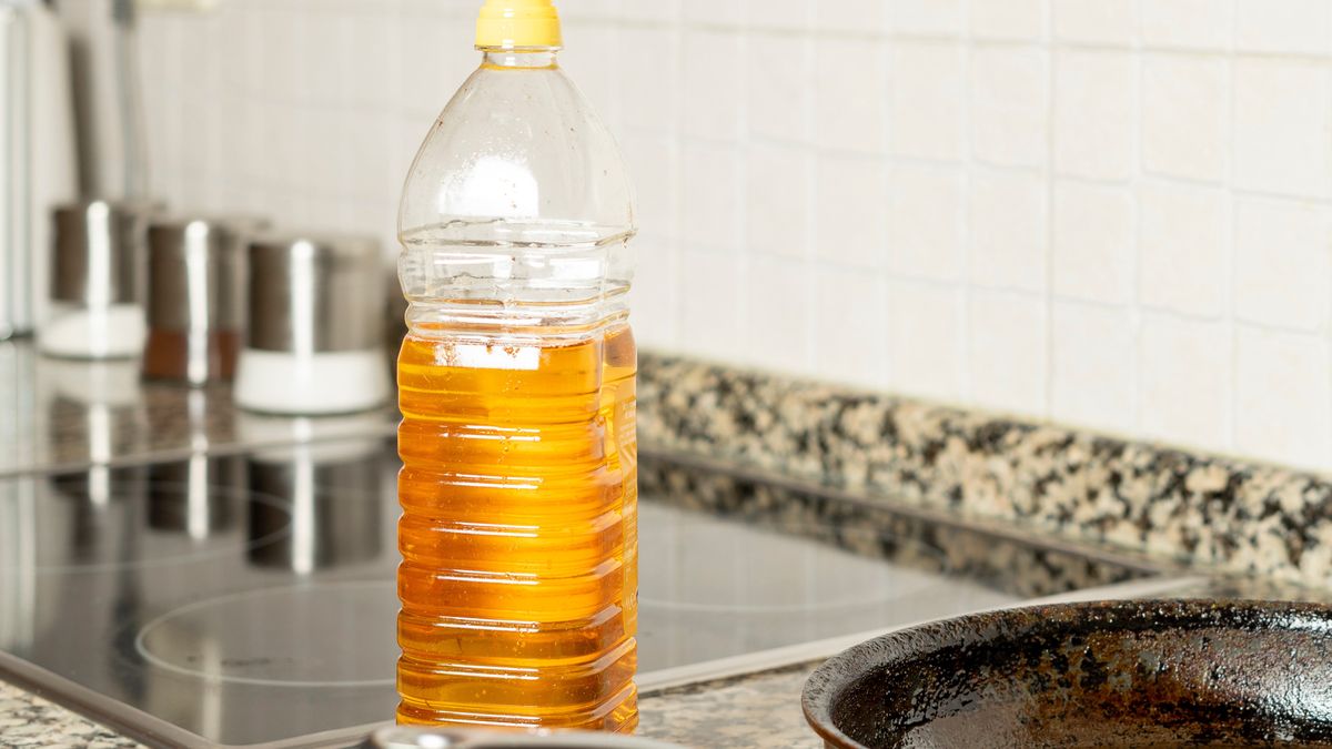 Gdzie wyrzucić butelkę po zużytym oleju do smażenia?