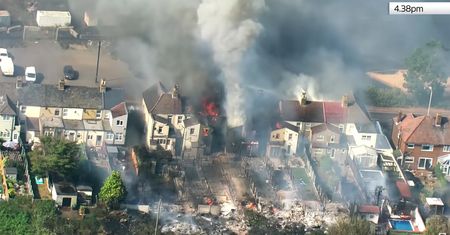 Te zdjęcia zrobiły furorę w sieci. Pokazują skutki upałów w Wielkiej Brytanii