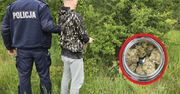 18-letni diler z Lipska zakopał narkotyki w lesie. Po zatrzymaniu grzecznie zaprowadził tam policjantów
