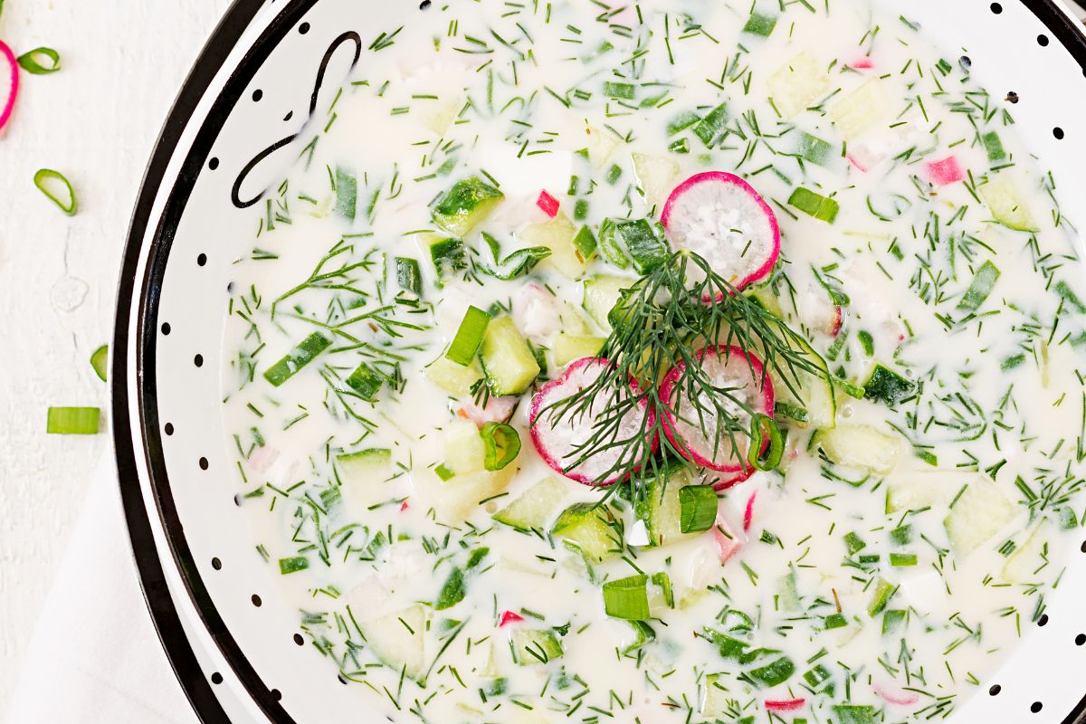 Cucumber cold soup tastes best in the summer.