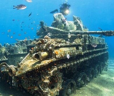 Hurghada chce ściągnąć turystów. Zatopili czołgi i transportery