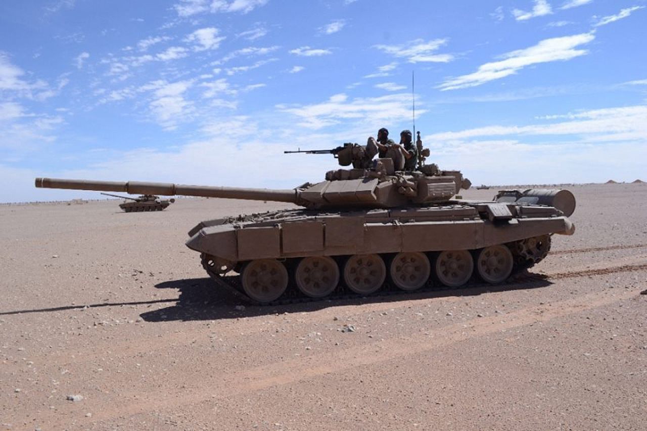 Algierskie czołgi T-90S w czasie ćwiczeń