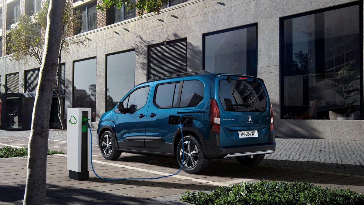 Peugeot e-Rifter nie jest tani.