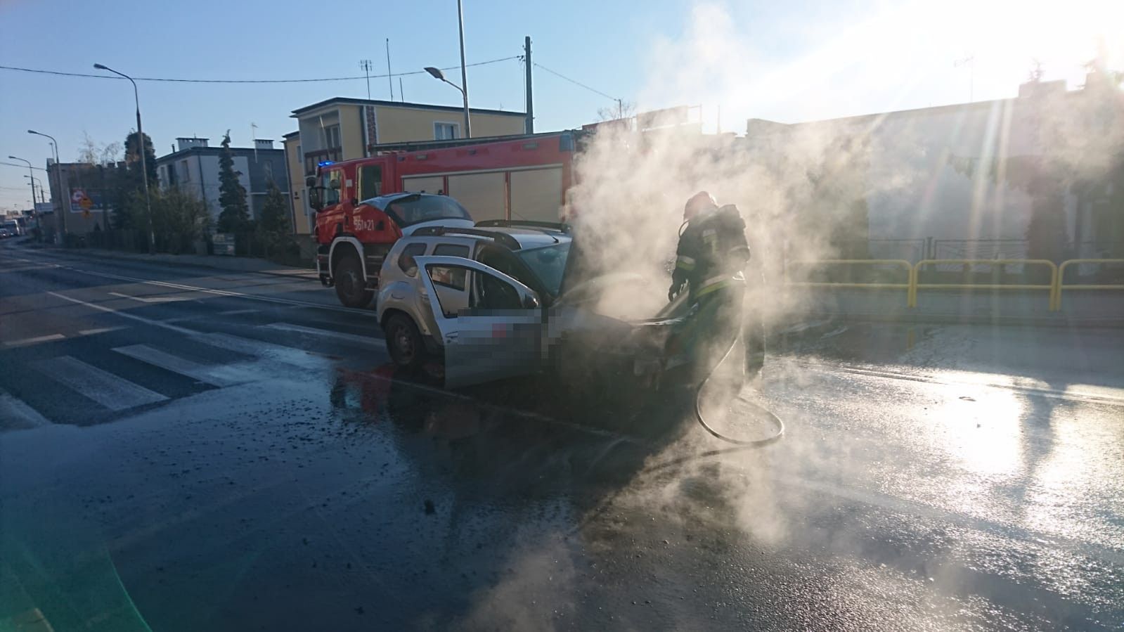 Płonąca dacia na polskich drogach